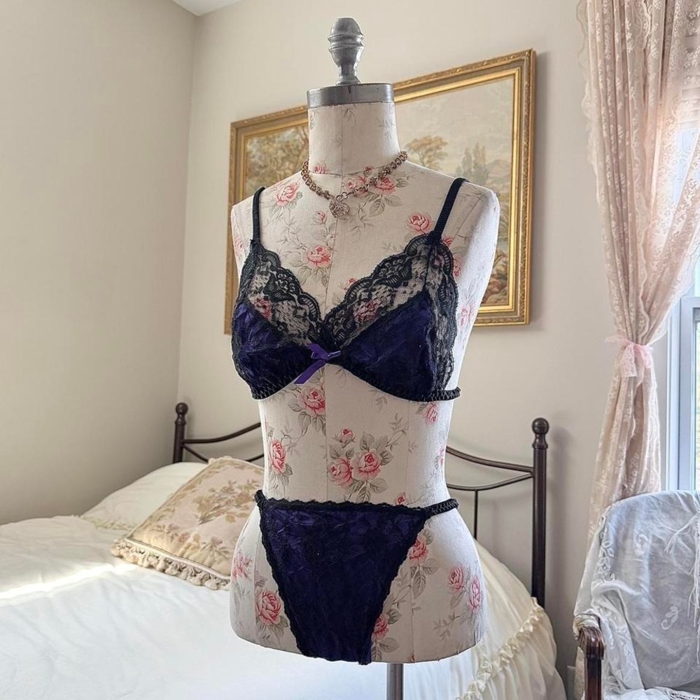 80s‎ purple and black lace lingerie set size large